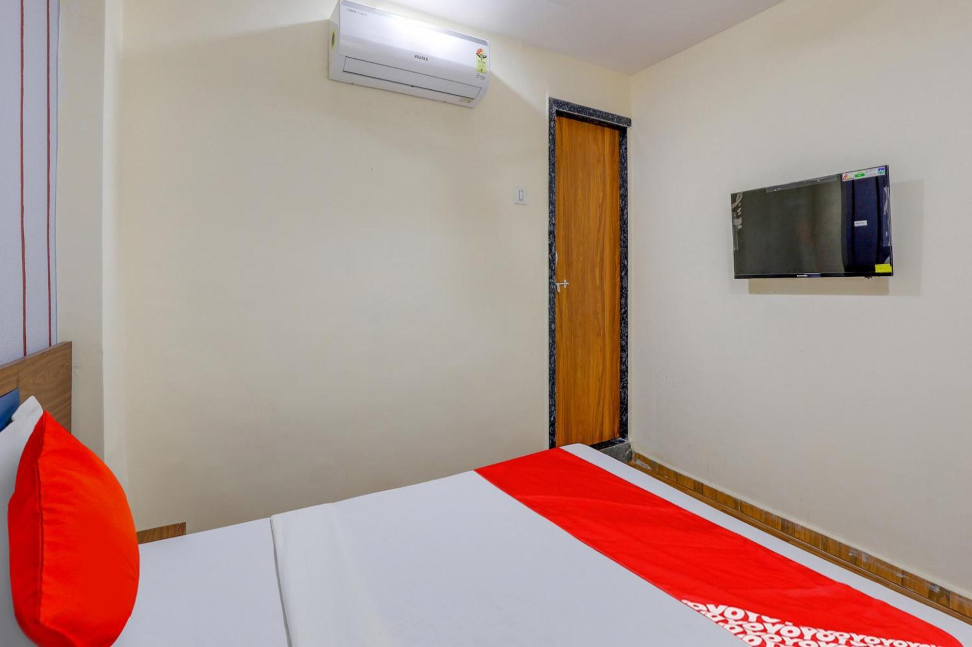 Hotel O Lotus Surat Dış mekan fotoğraf