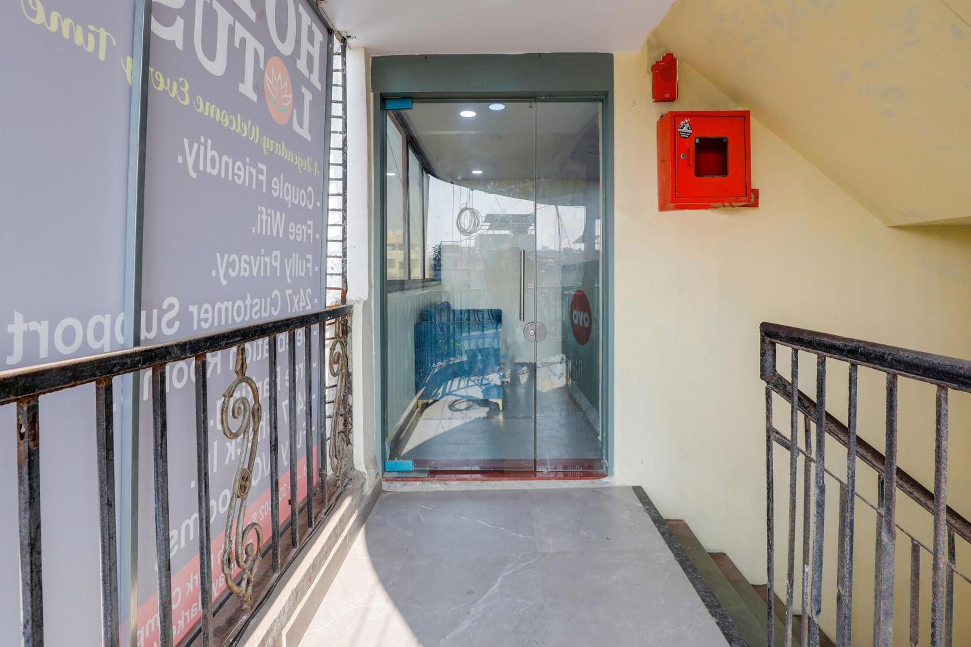 Hotel O Lotus Surat Dış mekan fotoğraf