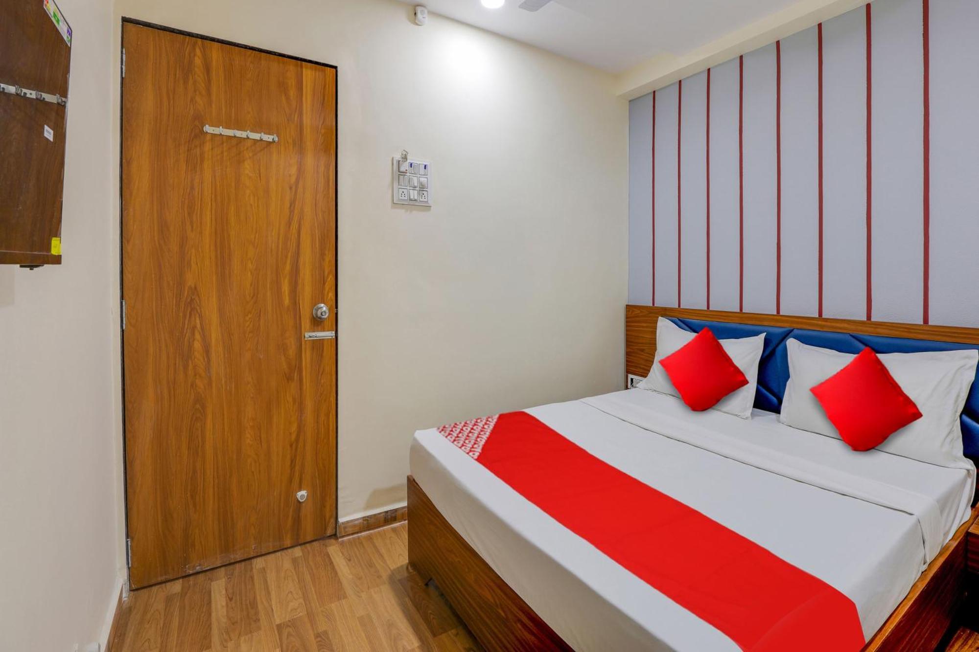 Hotel O Lotus Surat Dış mekan fotoğraf