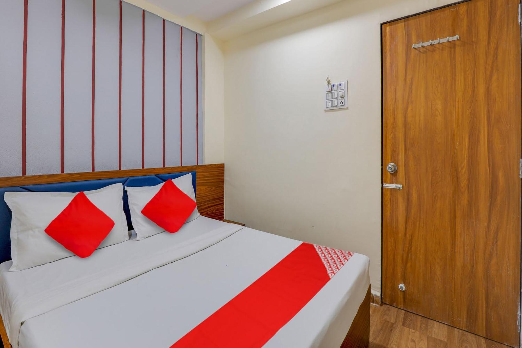 Hotel O Lotus Surat Dış mekan fotoğraf