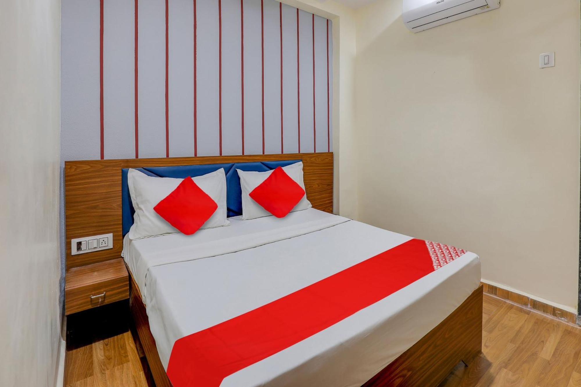 Hotel O Lotus Surat Dış mekan fotoğraf
