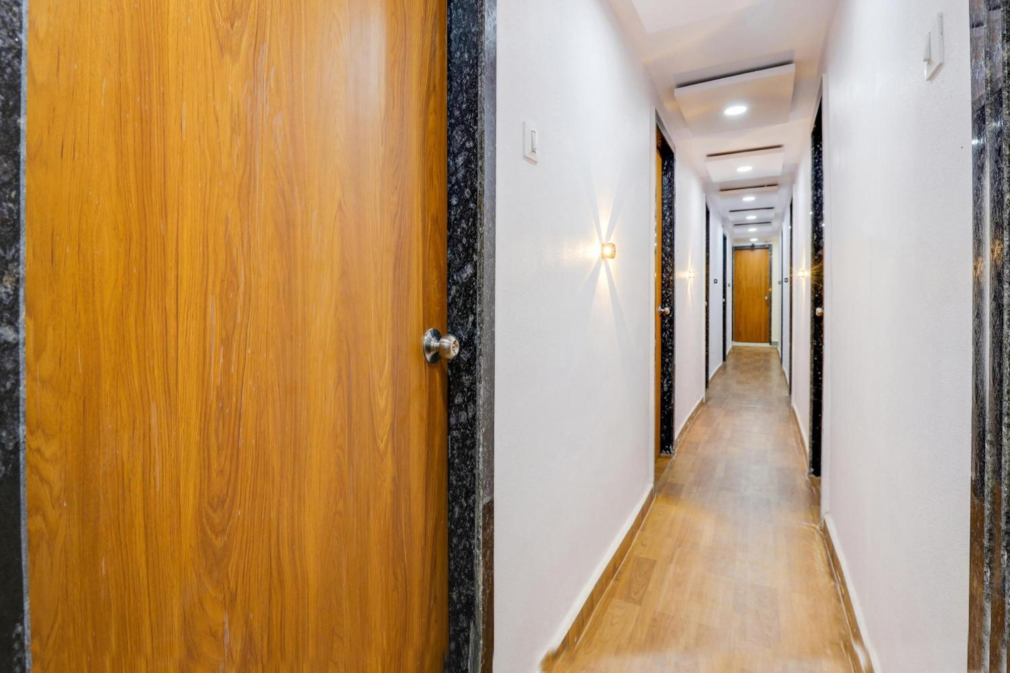 Hotel O Lotus Surat Dış mekan fotoğraf