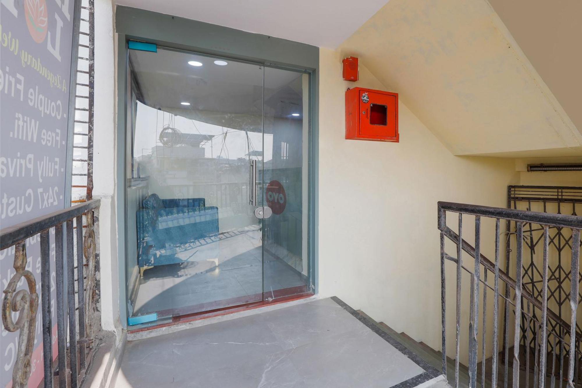 Hotel O Lotus Surat Dış mekan fotoğraf